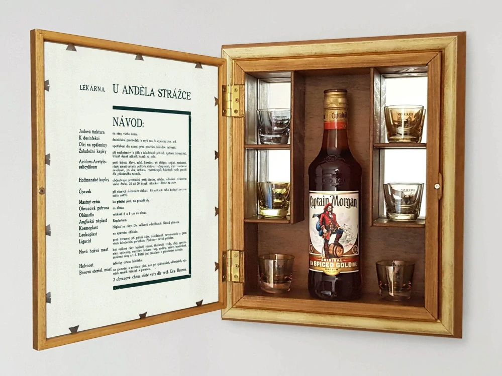 Zlatá lékárnička s Andělem - po otevření minibar